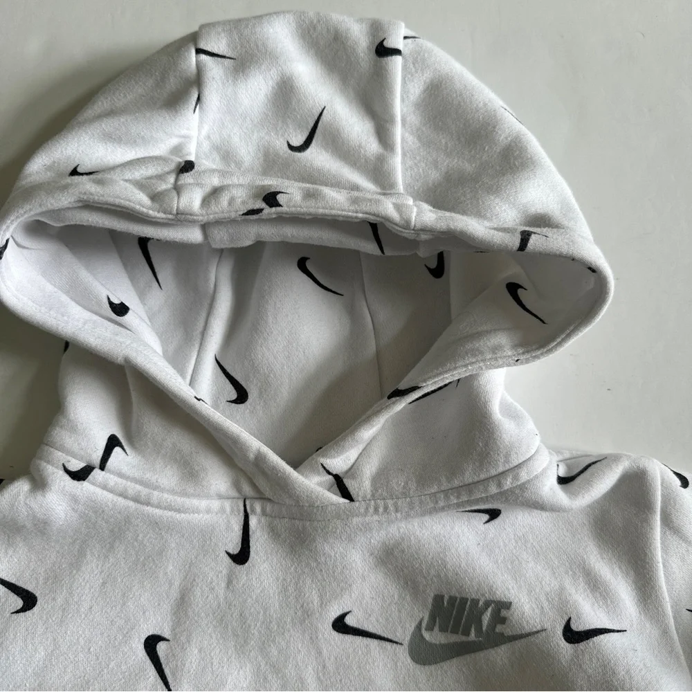 Nike Girls' Sportswear Swooshfetti Pullover Hoodie
